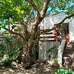 Restful Tree House In Little Mowbray